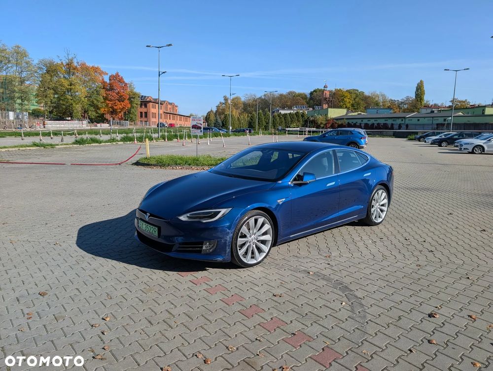Tesla Model S 90 D - 8