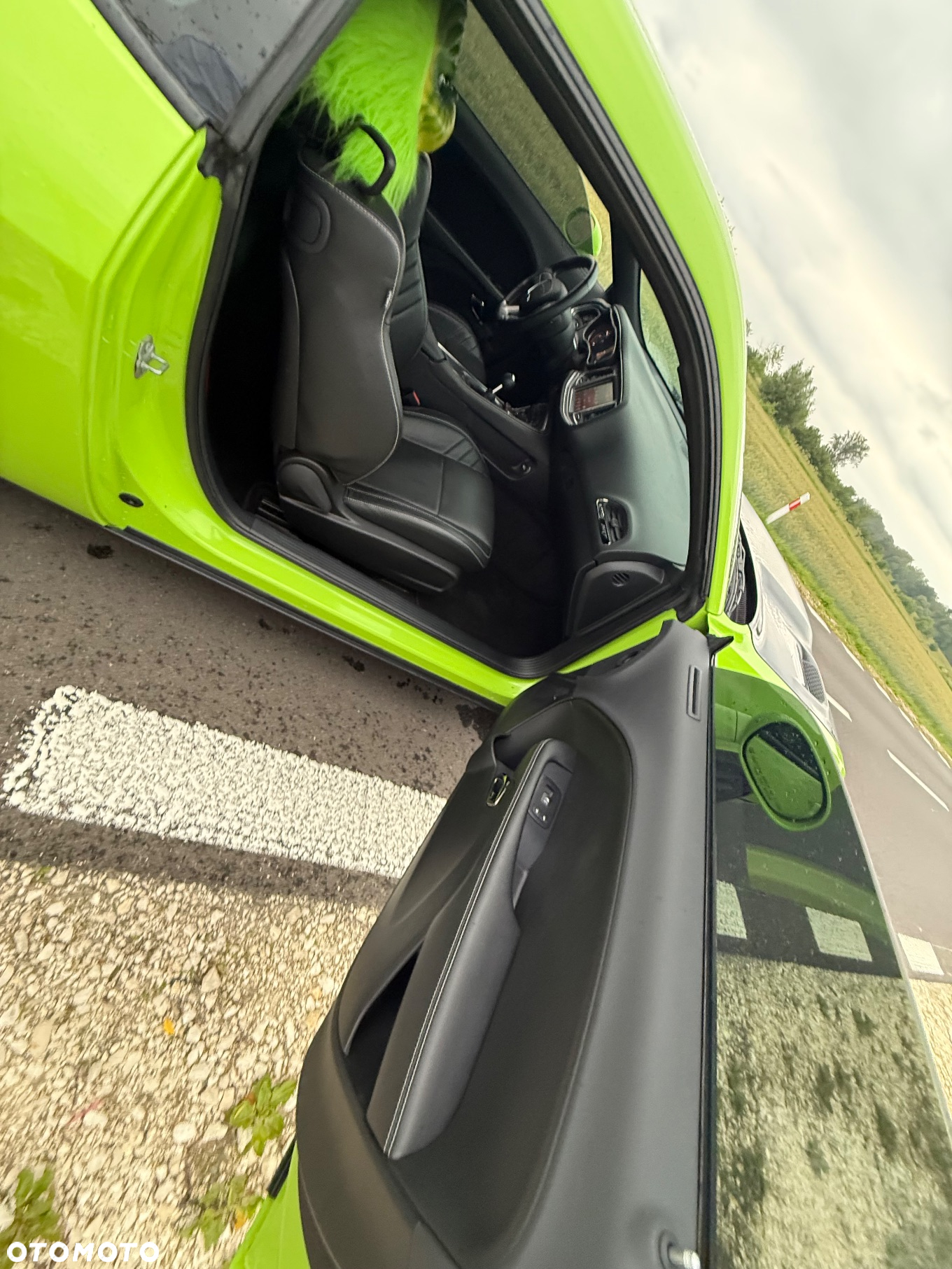 Dodge Challenger - 16