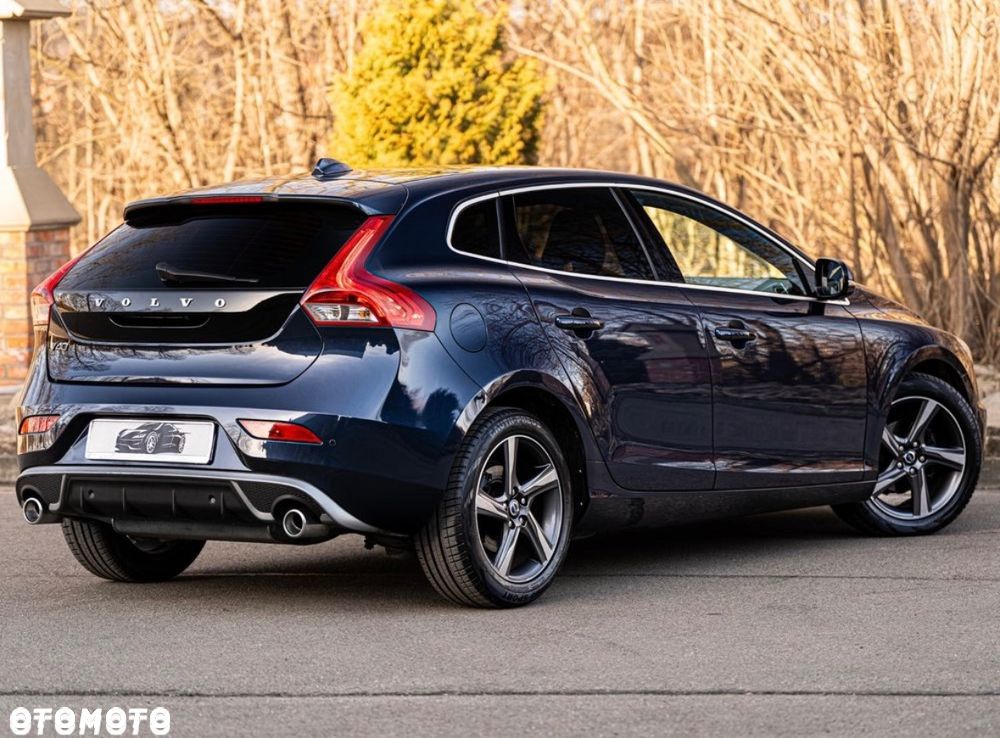 Volvo V40 D2 R-Design - 16