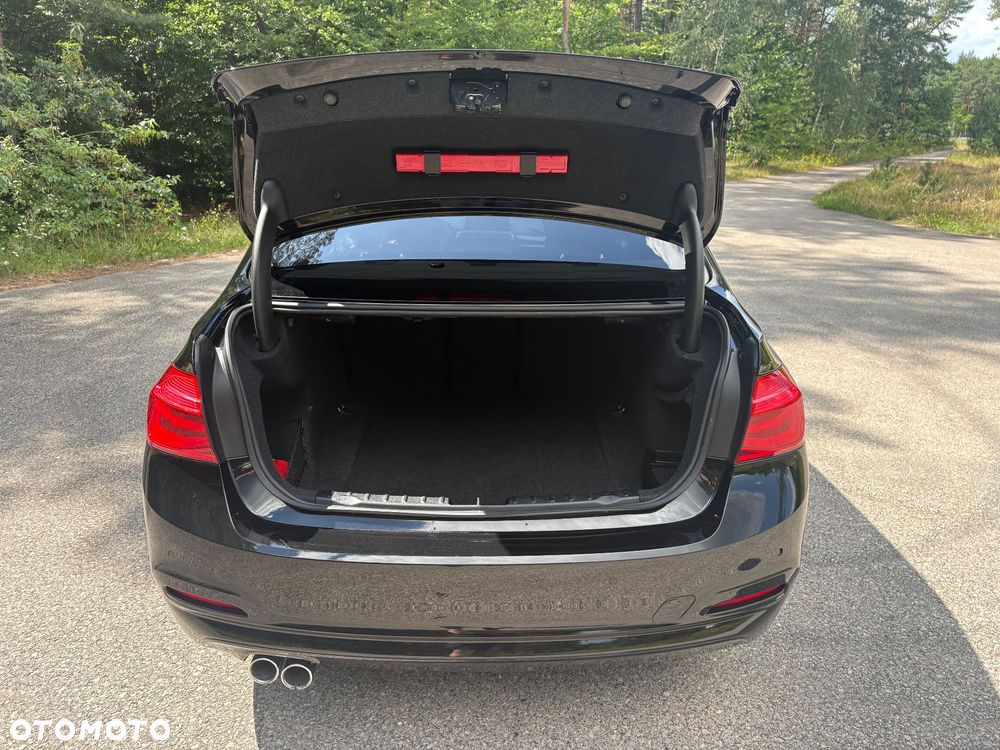 BMW Seria 3 320i xDrive Luxury Line - 19