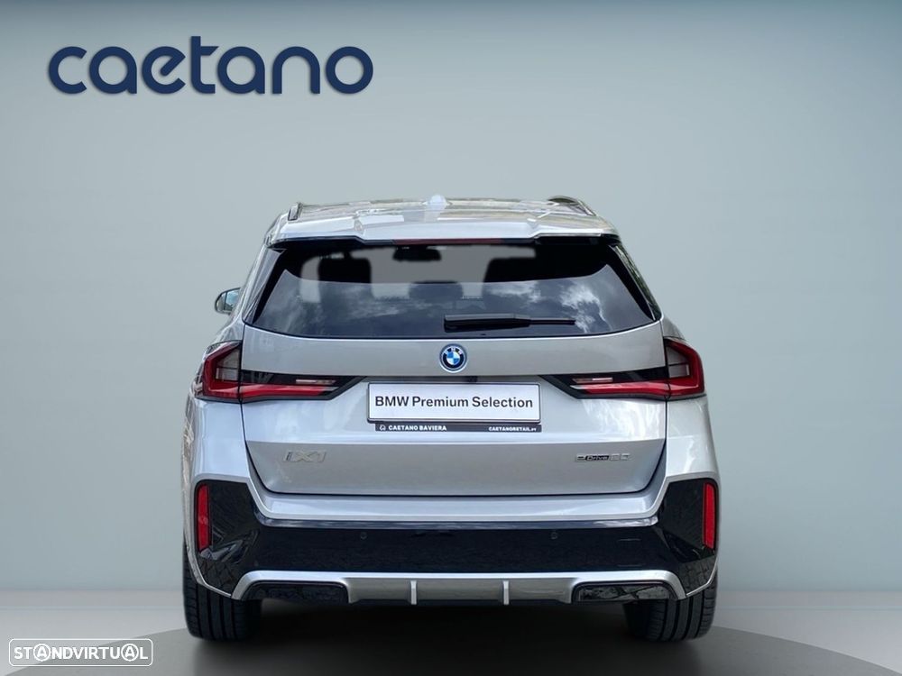 BMW iX1 eDrive20 Pack Desportivo M - 21