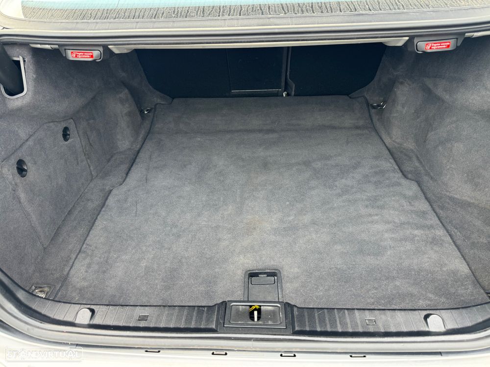 Mercedes-Benz E 220 CDi Avantgarde - 25