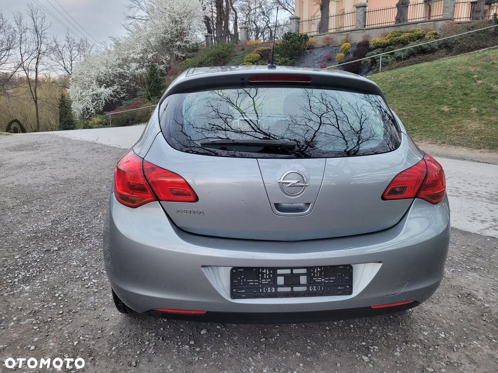 Opel Astra 1.6 Innovation - 20
