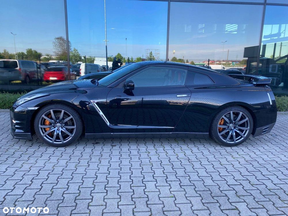 Nissan GT-R - 10
