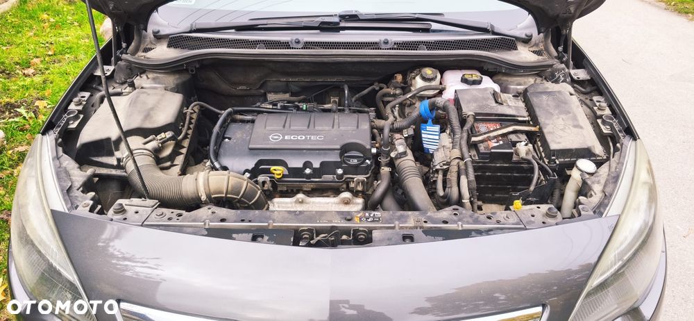 Opel Astra 2011 photo 4