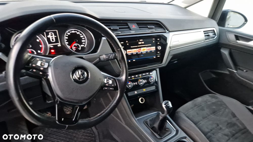 Volkswagen Touran 1.5 TSI ACT OPF Highline - 6