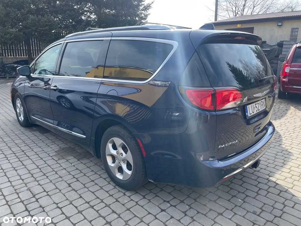 Chrysler Pacifica - 2