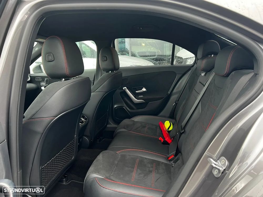 Mercedes-Benz A 200 Limousine AMG Line Aut. - 4