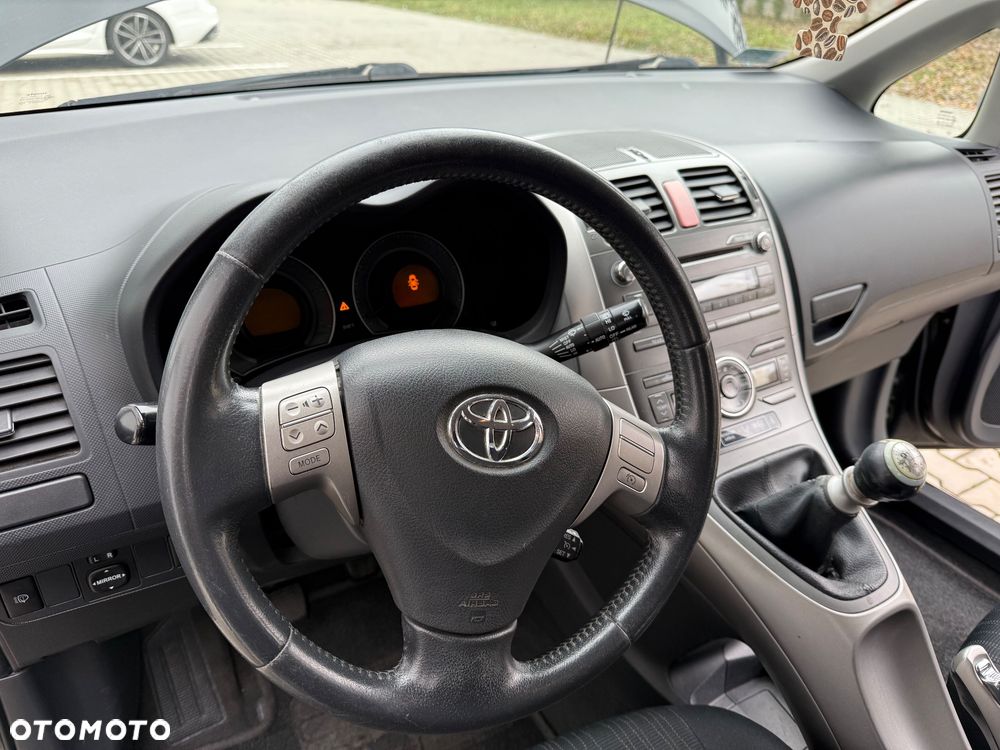 Toyota Auris 2.0 D-4D Luna - 23