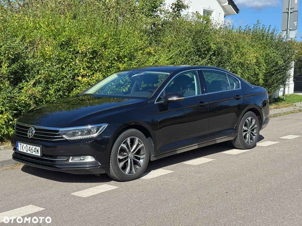 Volkswagen Passat - 1