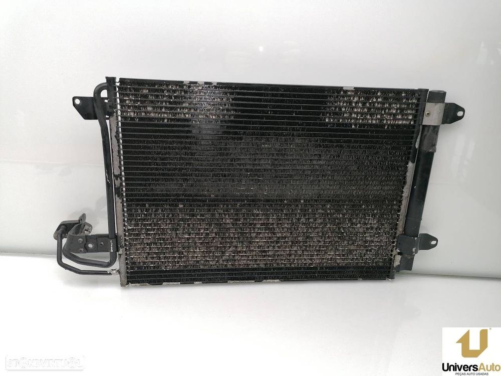 CONDENSADOR / RADIADOR AR CONDICIONADO VOLKSWAGEN GOLF V 2005 -1K0820411H - 1