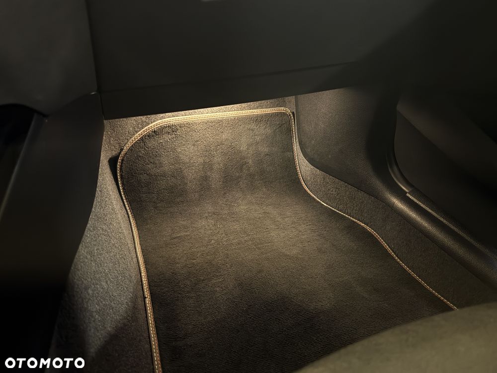 BMW Seria 1 118i Sport Line Shadow - 16