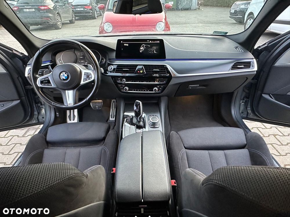 BMW Seria 5 520d xDrive - 11