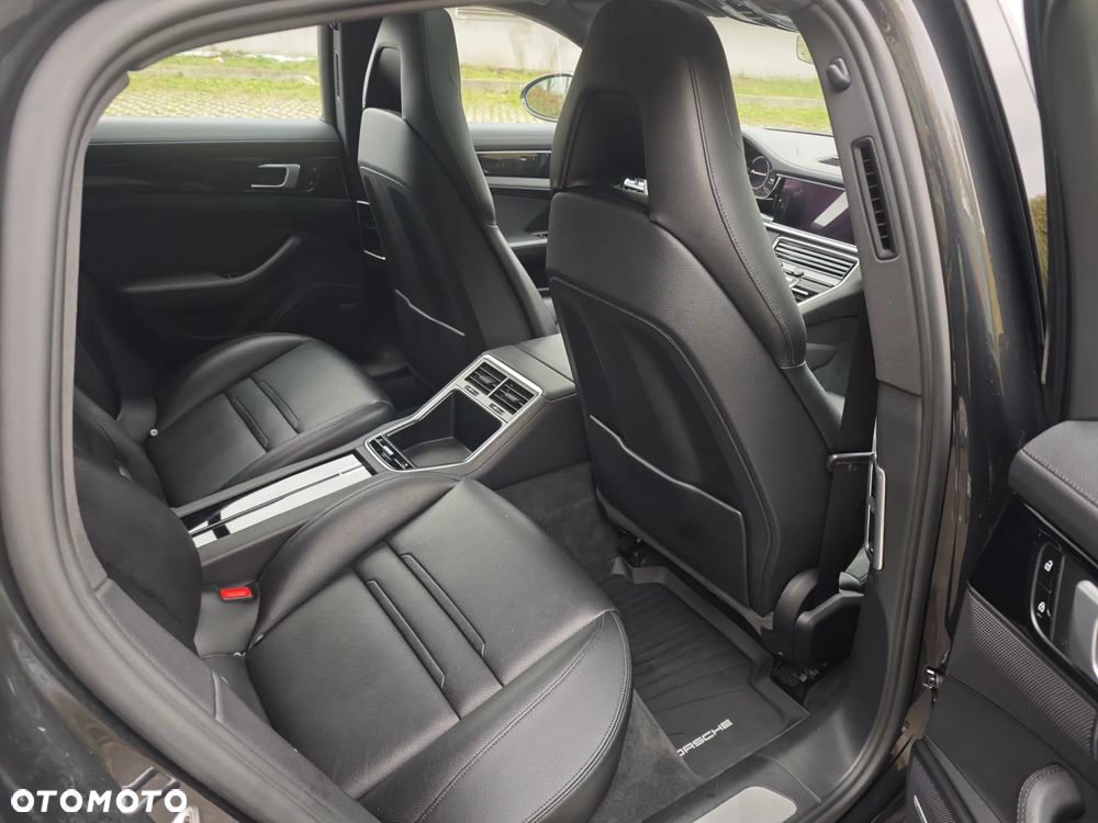 Porsche Panamera 4 E-Hybrid - 8