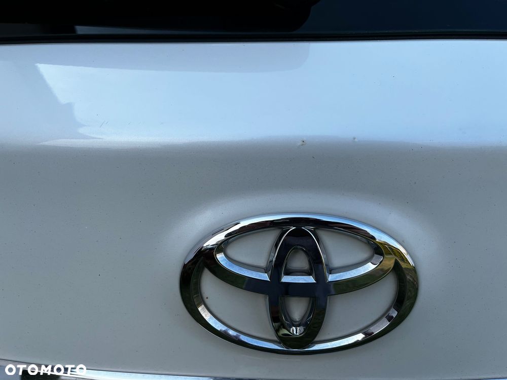 Toyota Avensis 2.0 D-4D Active - 26