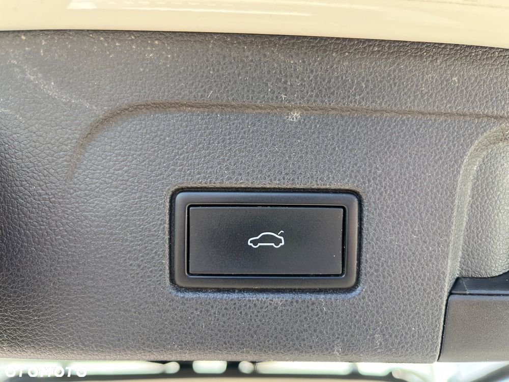 Volkswagen Touran 2.0 TDI SCR DSG ACTIVE - 26