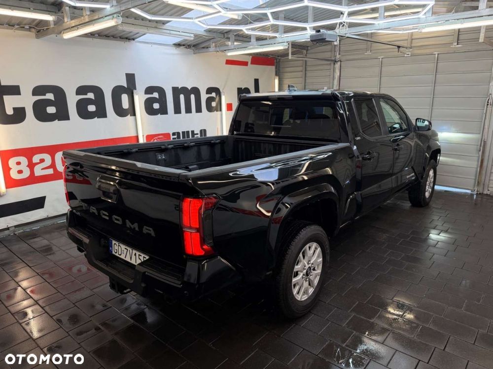 Toyota Tacoma - 8