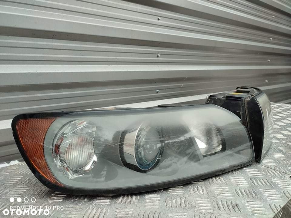 VOLVO V50 S40 II LAMPA XENON PRAWA PRZÓD EU. 04- - 2
