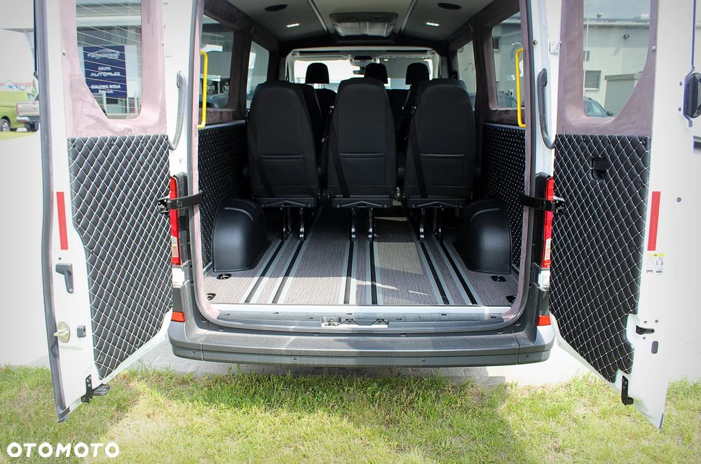 Volkswagen Crafter VAN 9-cio osobowy - 12