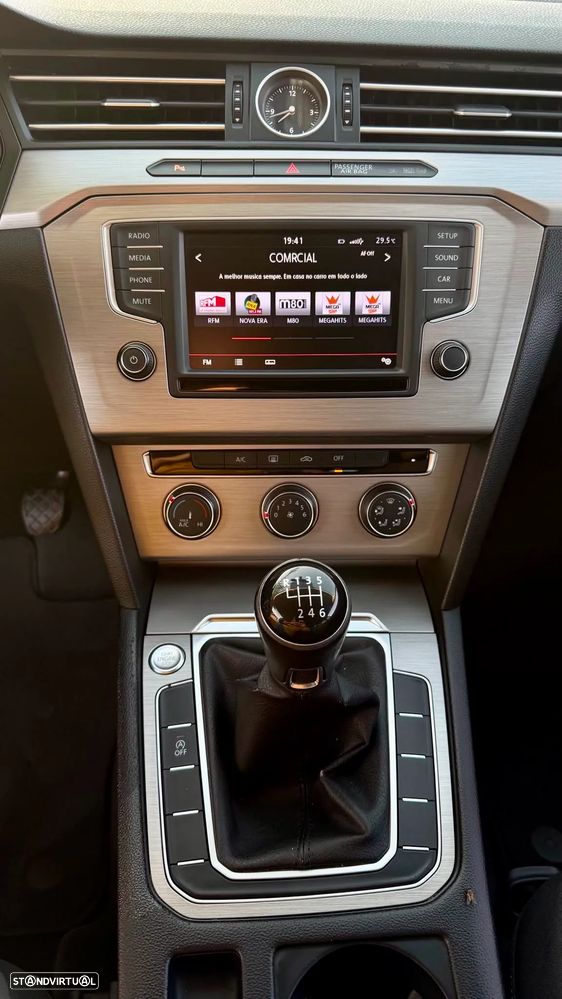 VW Passat Variant 1.6 TDI Confortline Navig - 13
