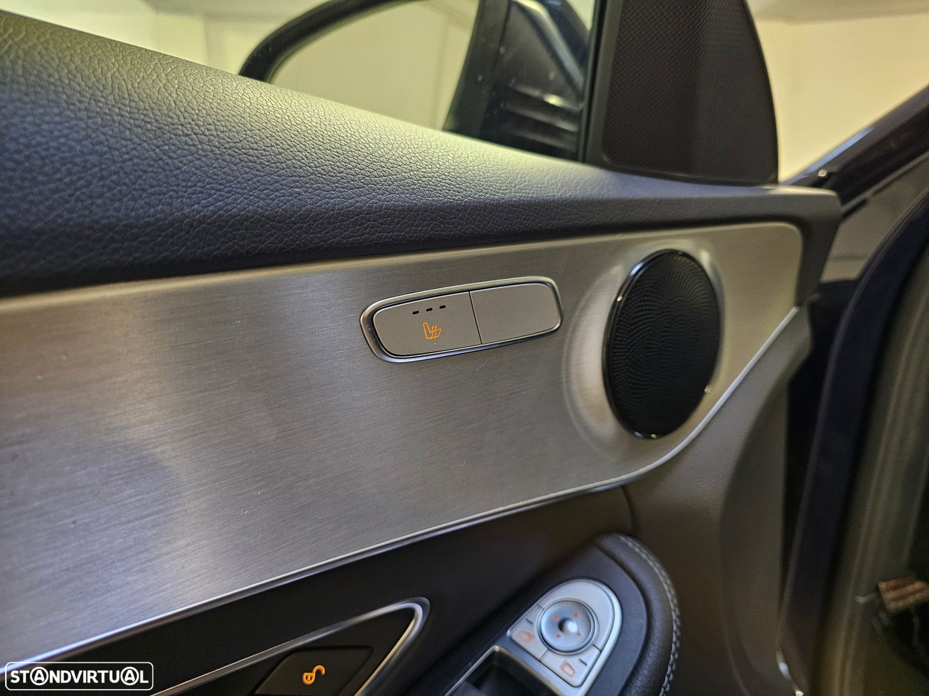 Mercedes-Benz C 300 h AMG Line - 27