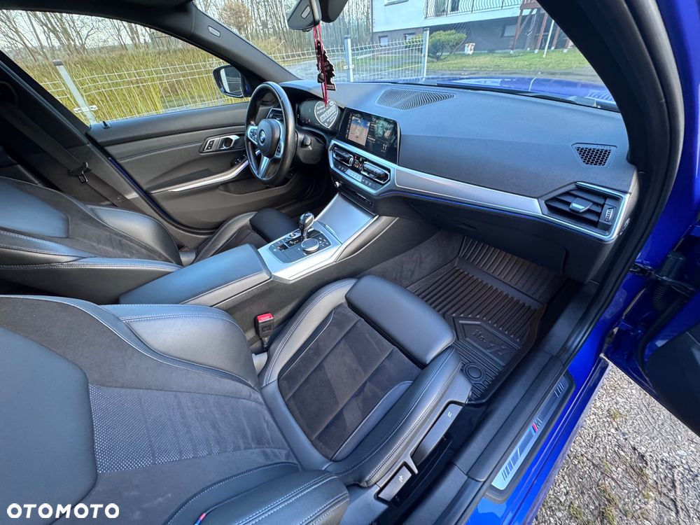 BMW Seria 3 320d M Sport Shadow - 32