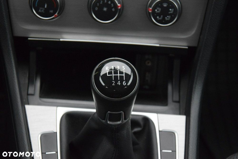 Volkswagen Golf 1.2 TSI BlueMotion Technology Comfortline - 27