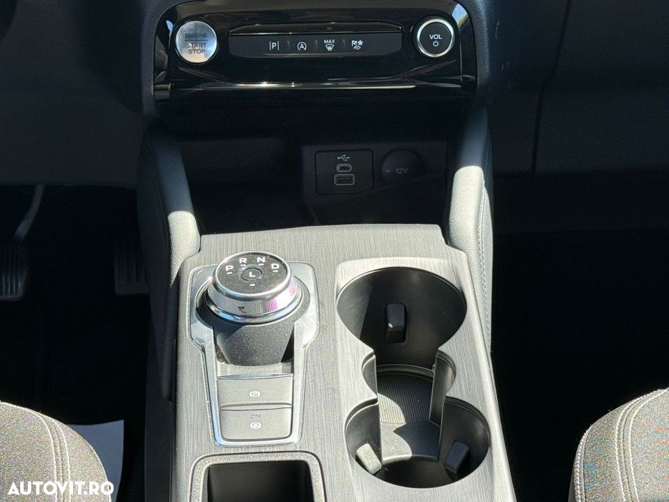 Ford Kuga - 25