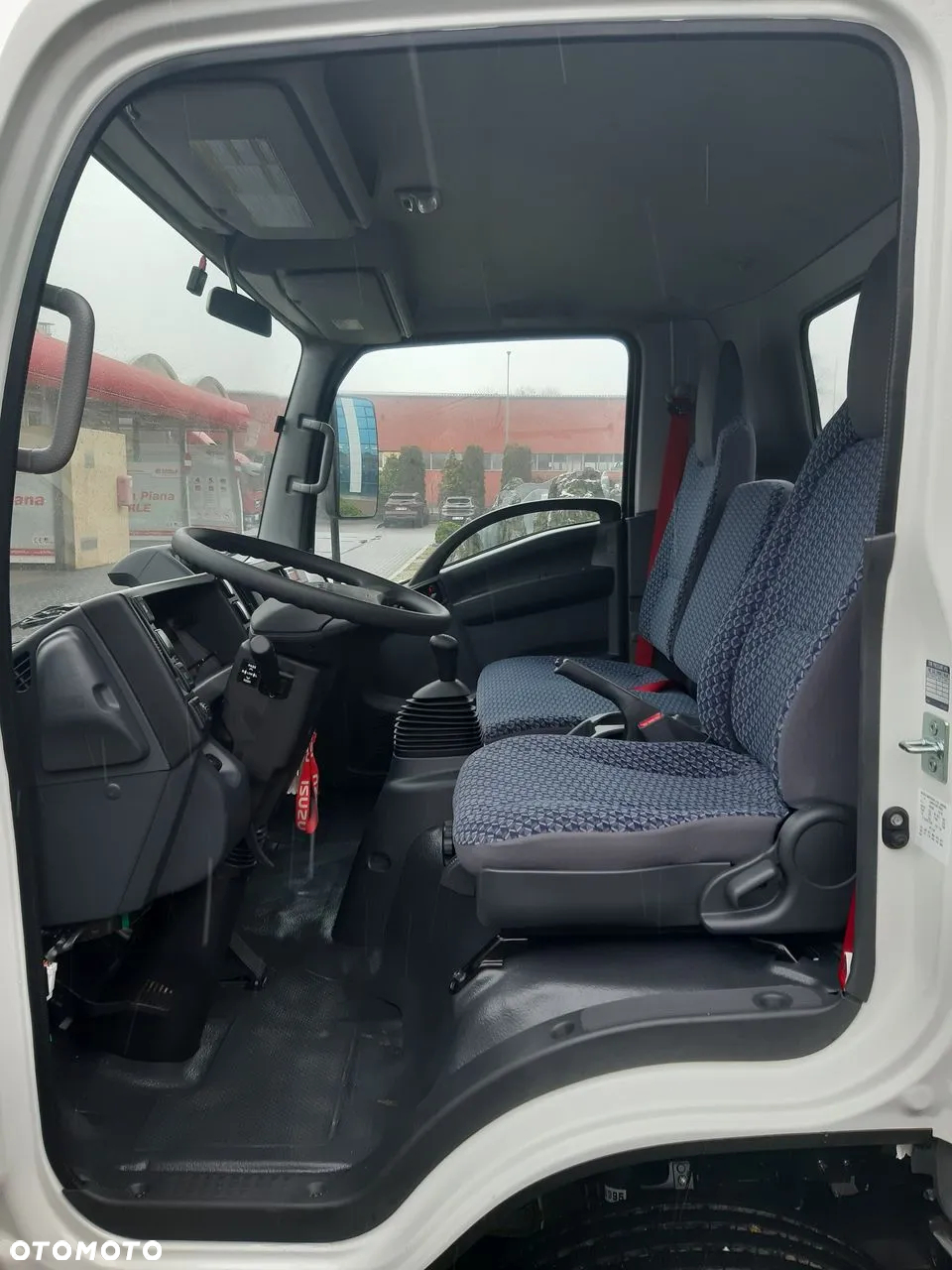 Isuzu P75 5.2 L - 5