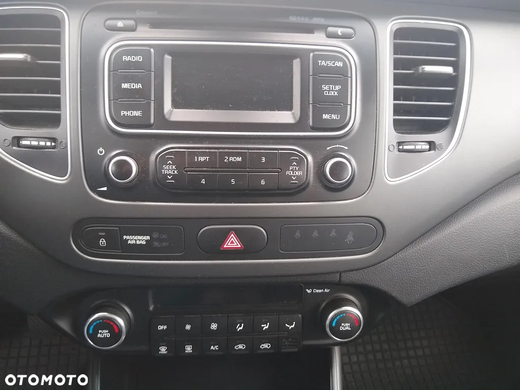 Kia Carens - 17