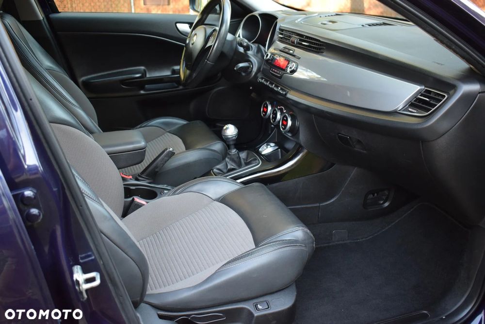 Alfa Romeo Giulietta 2.0 JTDM Distinctive - 4