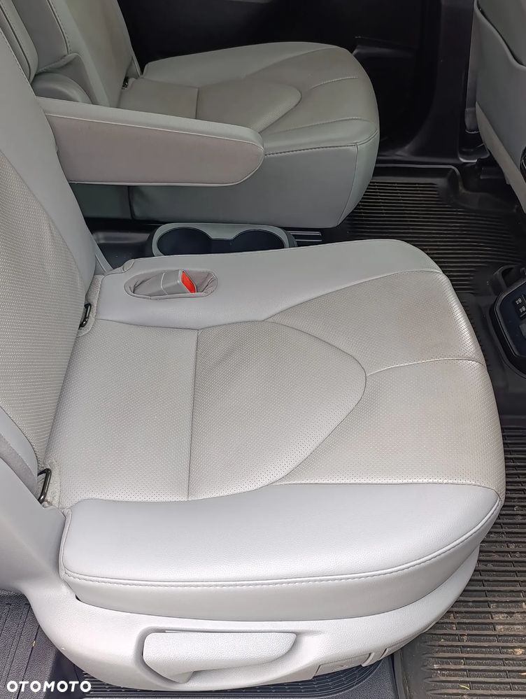 Toyota Highlander 2.5 Hybrid Executive - 23