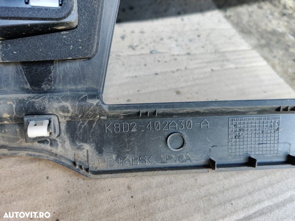 Ornament spate negru lucios central inscriprionat Range Rover Land Rover Evoque II L551 K8D2-402A30-A - 3