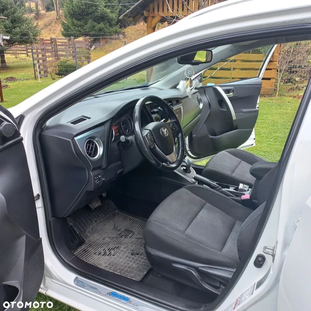 Toyota Auris - 14