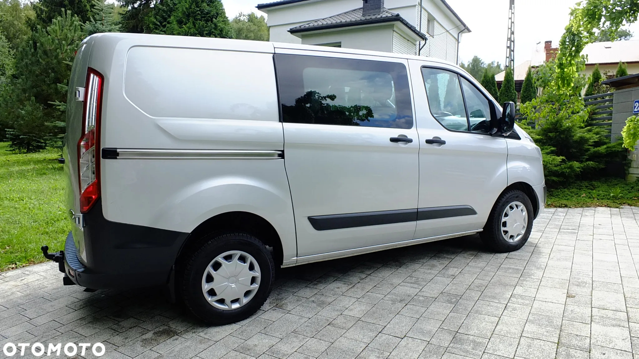 Ford CUSTOM - 8