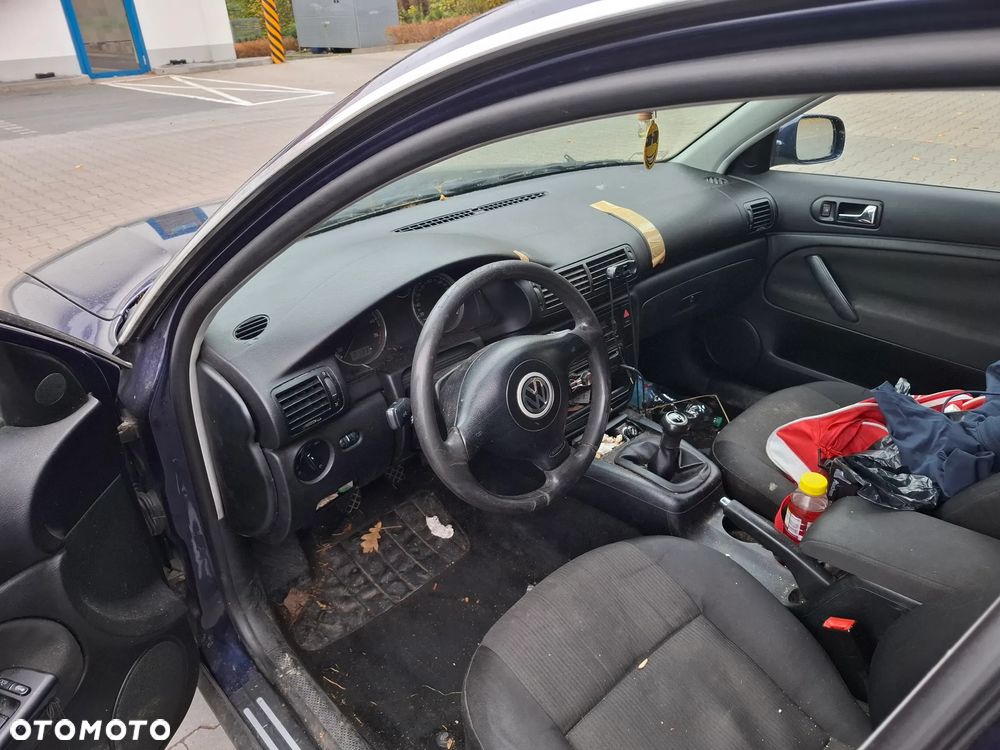 Volkswagen Passat 1.6 - 7