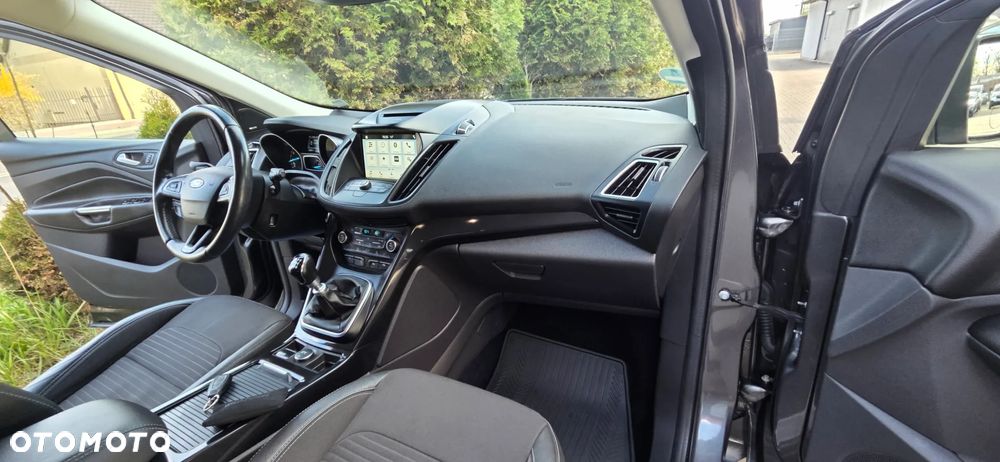 Ford Kuga 1.5 EcoBoost 2x4 Titanium - 39