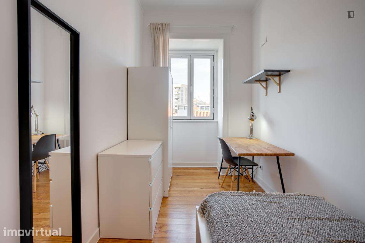 Quarto - localizado em Santos Lisbon - Grande imagem: 2/20
