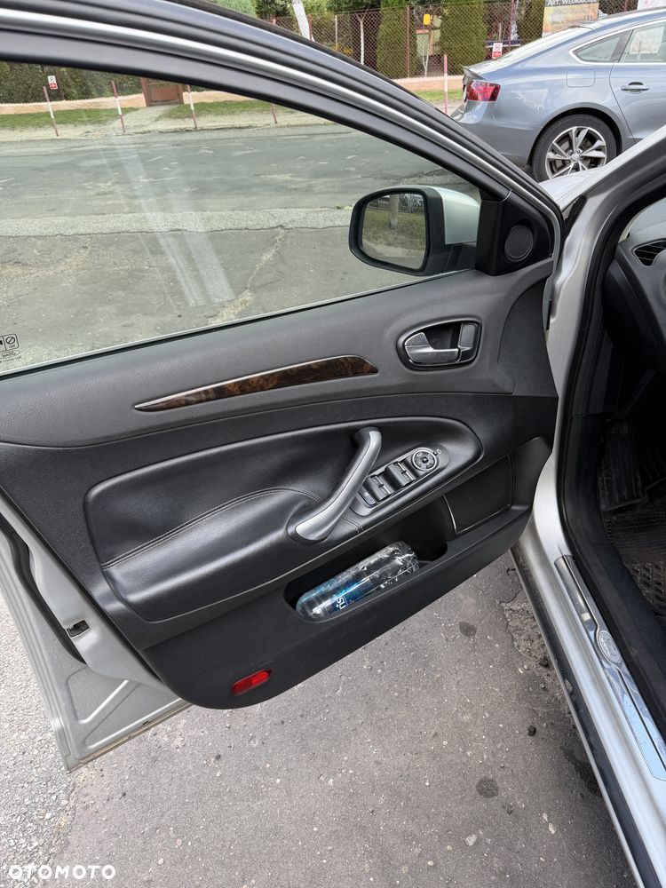 Ford Mondeo 2.0 TDCi Ghia - 30