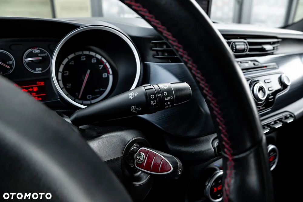 Alfa Romeo Giulietta 1.8 TBi 16V Quadrifoglio Verde - 37