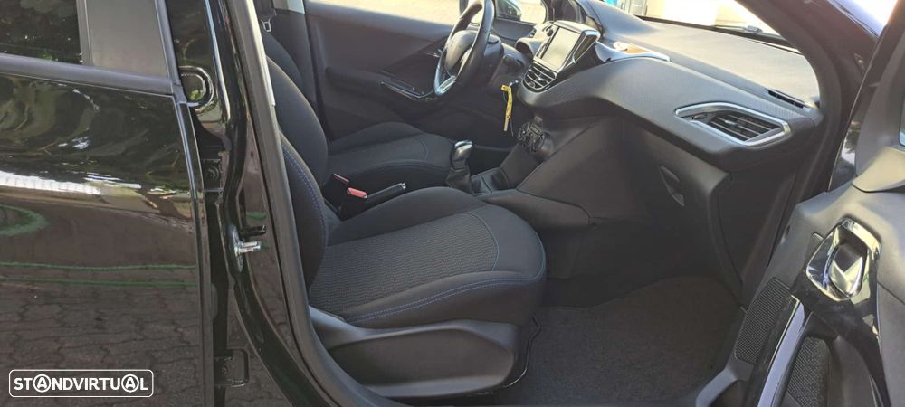 Peugeot 208 1.2 PureTech Signature - 11