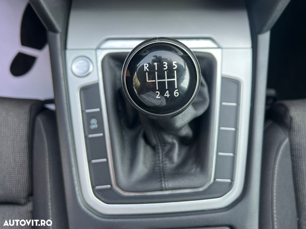 Volkswagen Passat 2.0 TDI Comfortline - 13