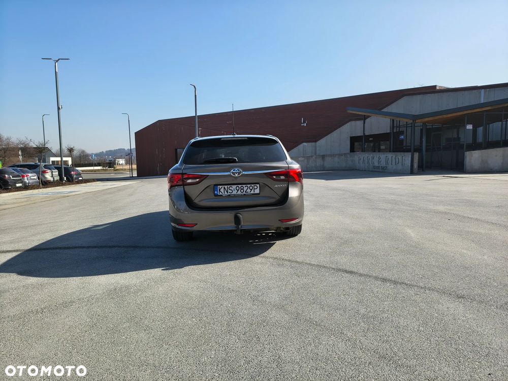 Toyota Avensis - 4
