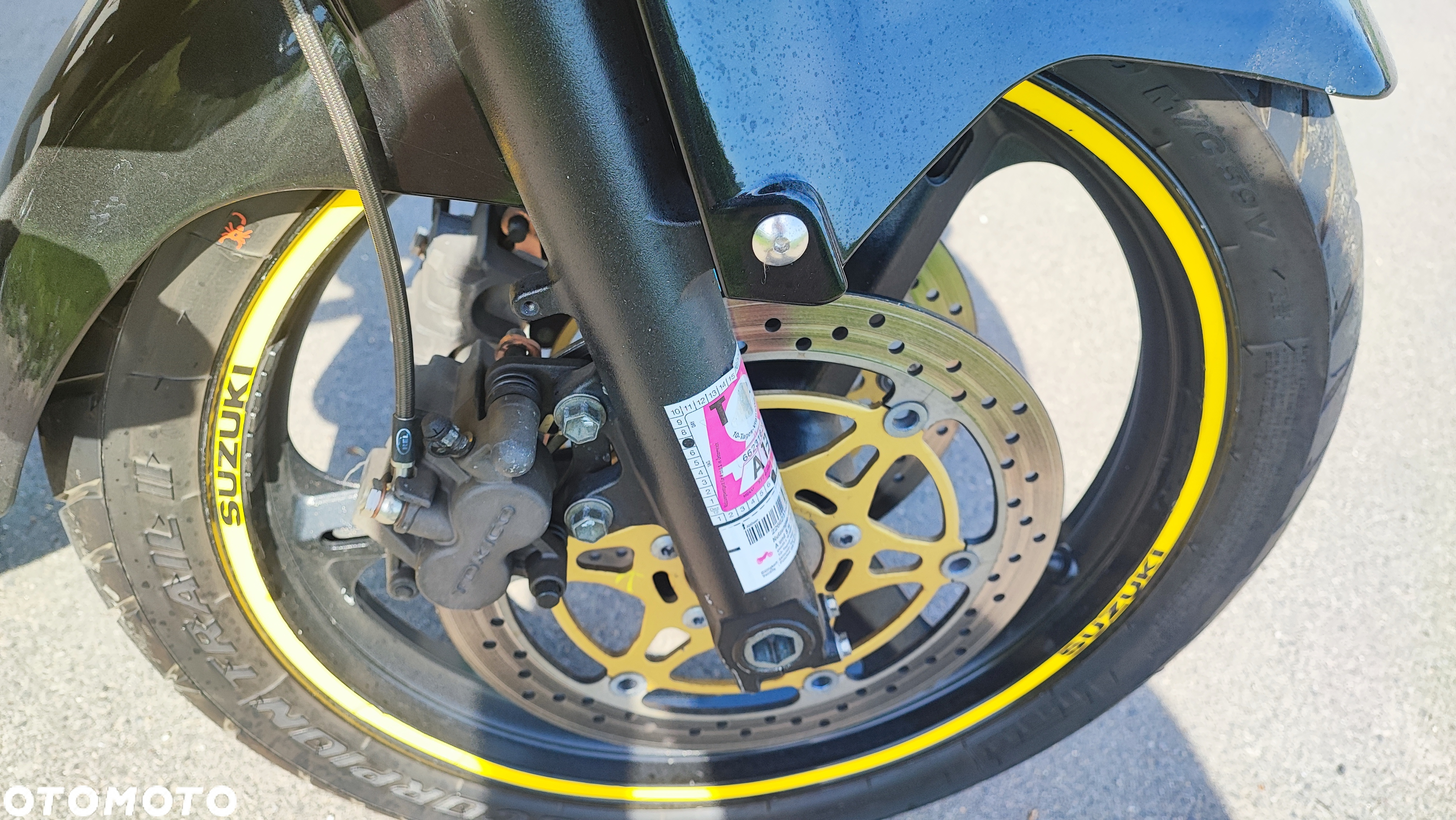 Suzuki V-STROM - 10