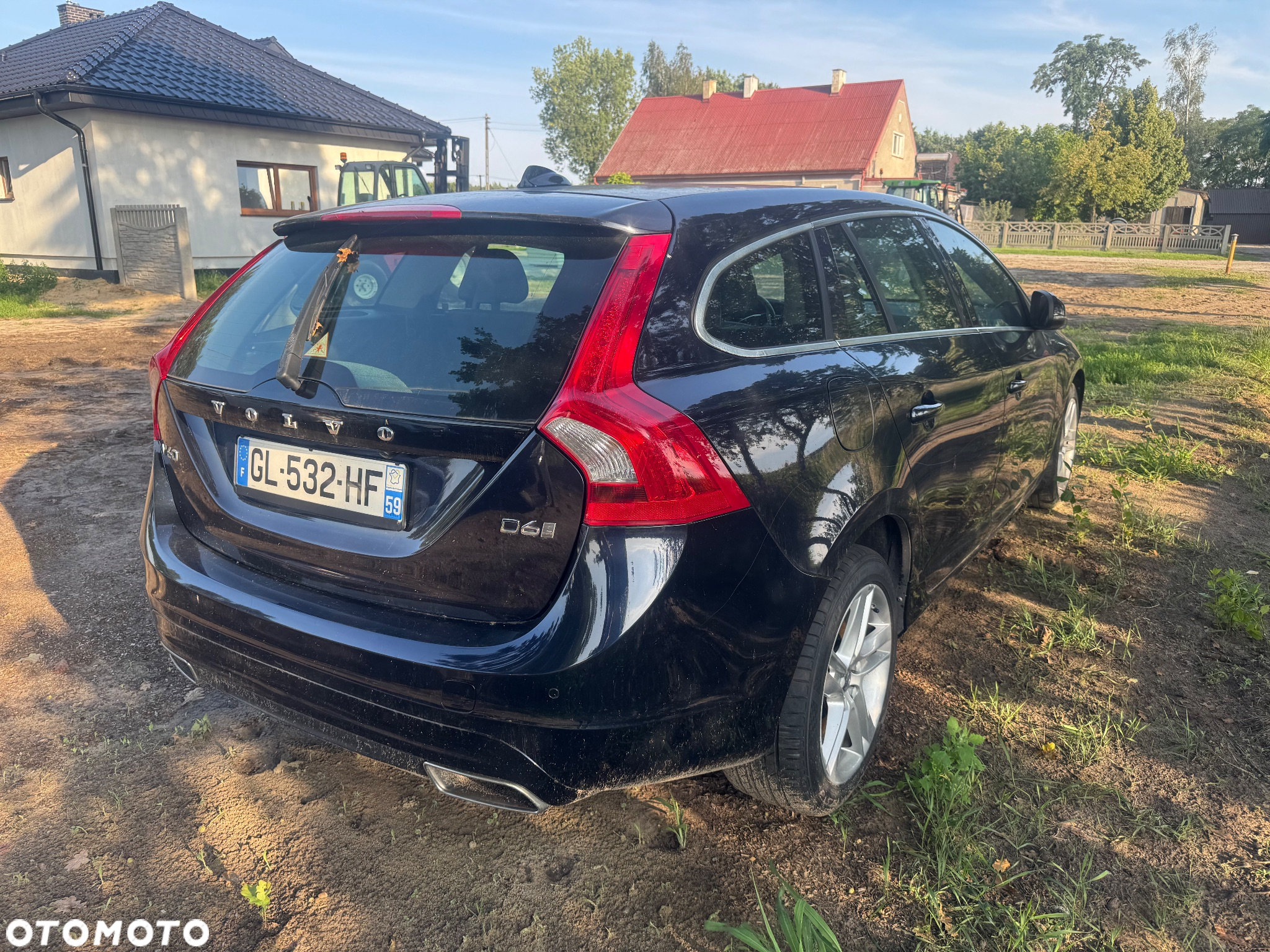 Volvo V60 D6 AWD Plug-in Hybrid Momentum - 4