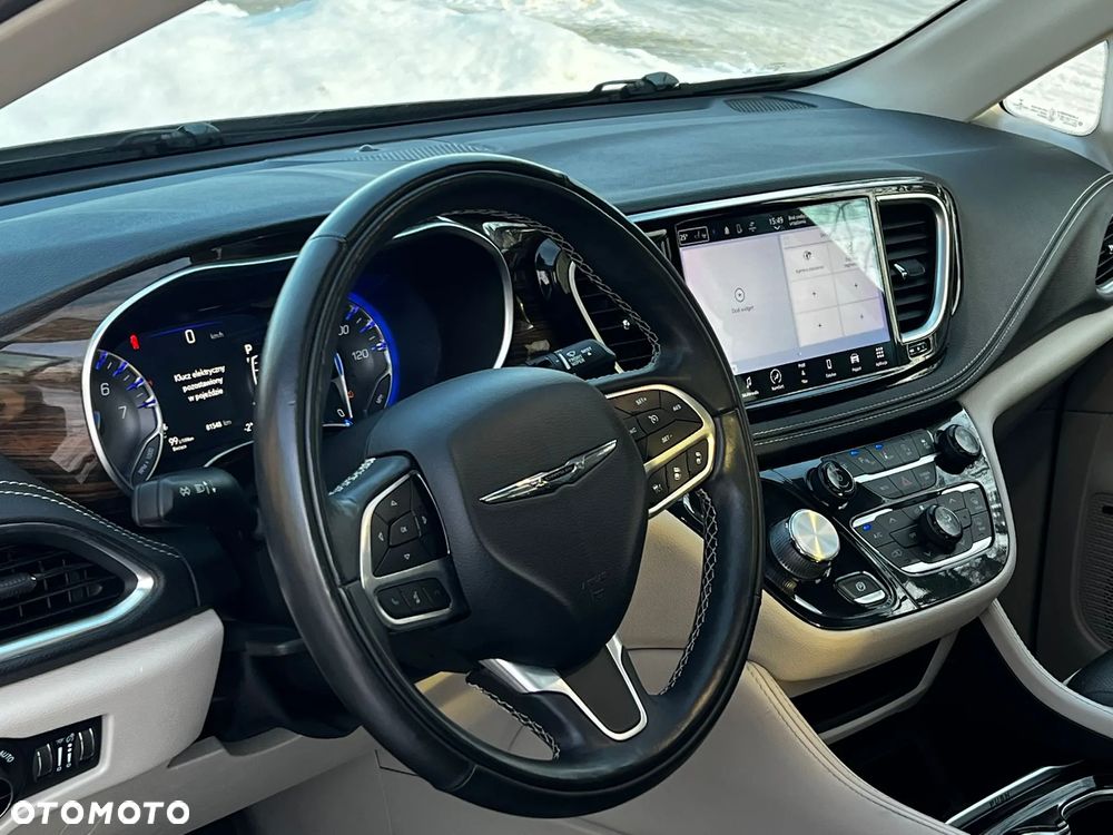 Chrysler Pacifica - 10