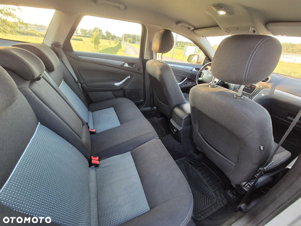Ford Mondeo 1.8 TDCi Ambiente - 25