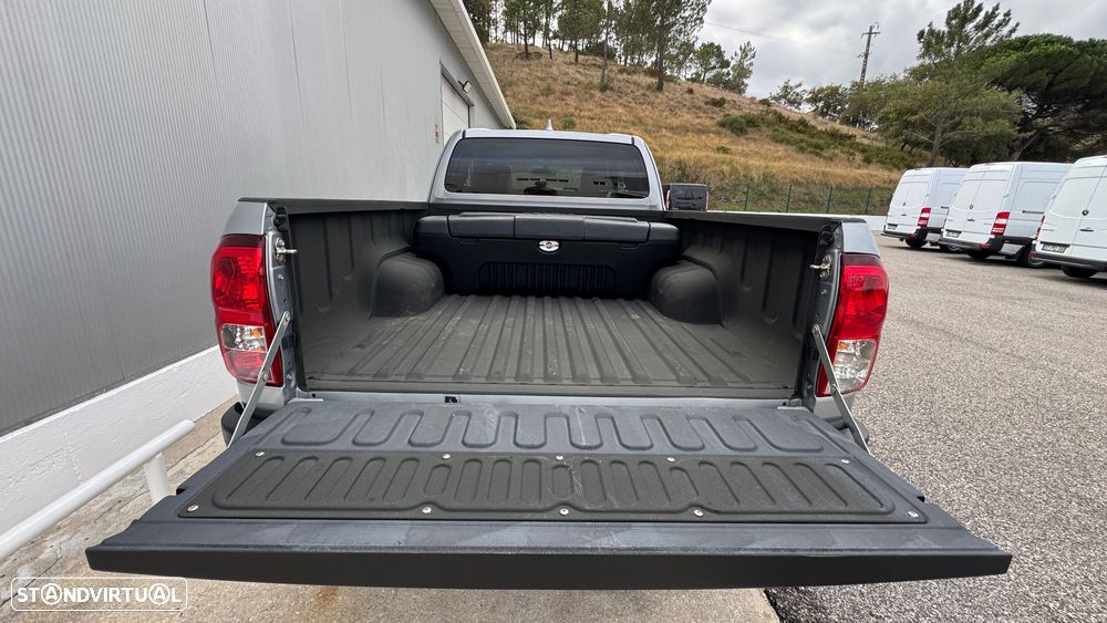 Toyota Hilux 2.4 D-4D 4WD Trial - 11