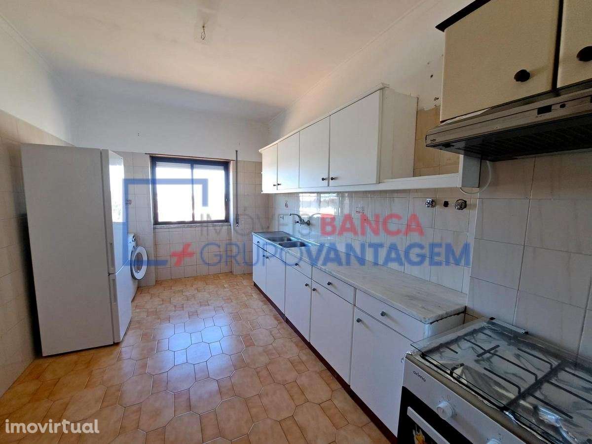 APARTAMENTO T2 A VENDA - Grande imagem: 3/27