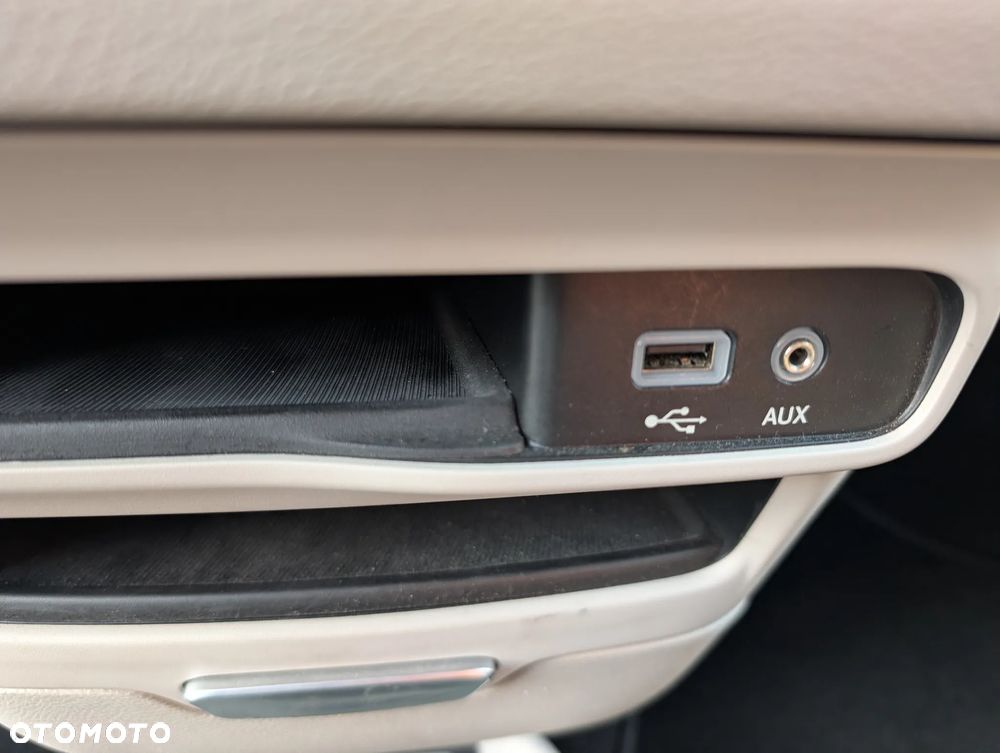 Chrysler Pacifica - 12